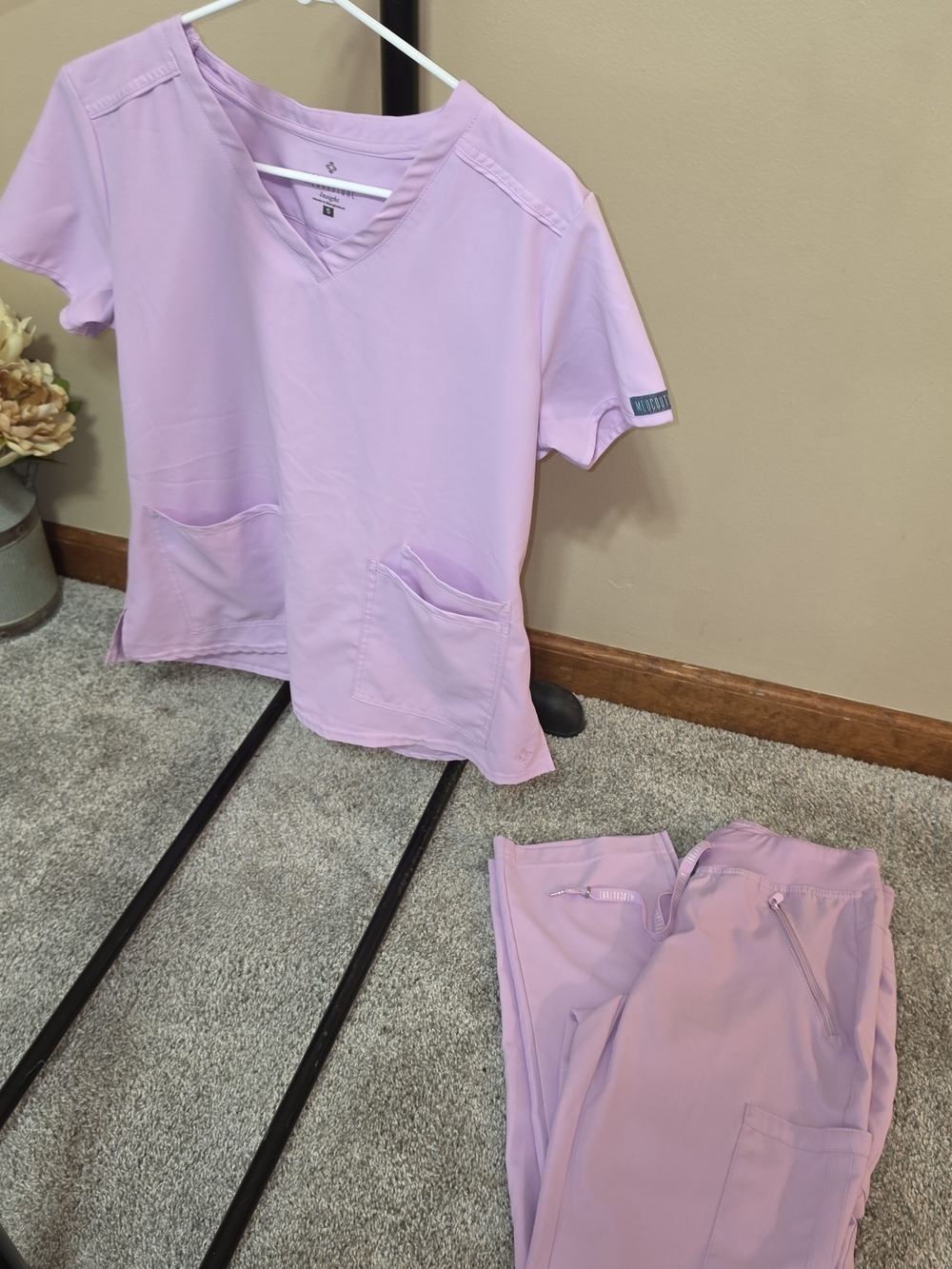 Med Couture Women's Scrub Pants & Top Set Small